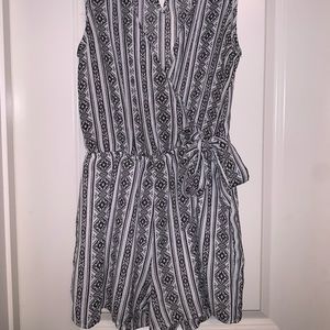 As You Wish M- black & white tribal shorts romper
